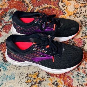 Brooks Adrenaline GTS 19 Running Shoes Size 7 Wide